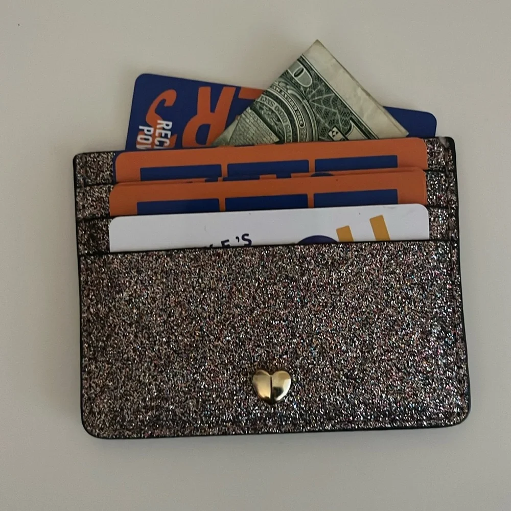 Card holder - Picture 1 of 5